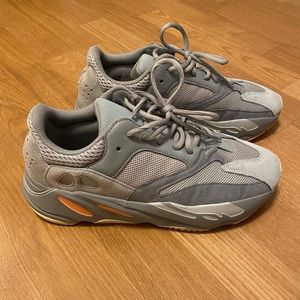 YEEZY BOOST 700, Size: 9, 
Color: Inertia / Inertia / Inertia